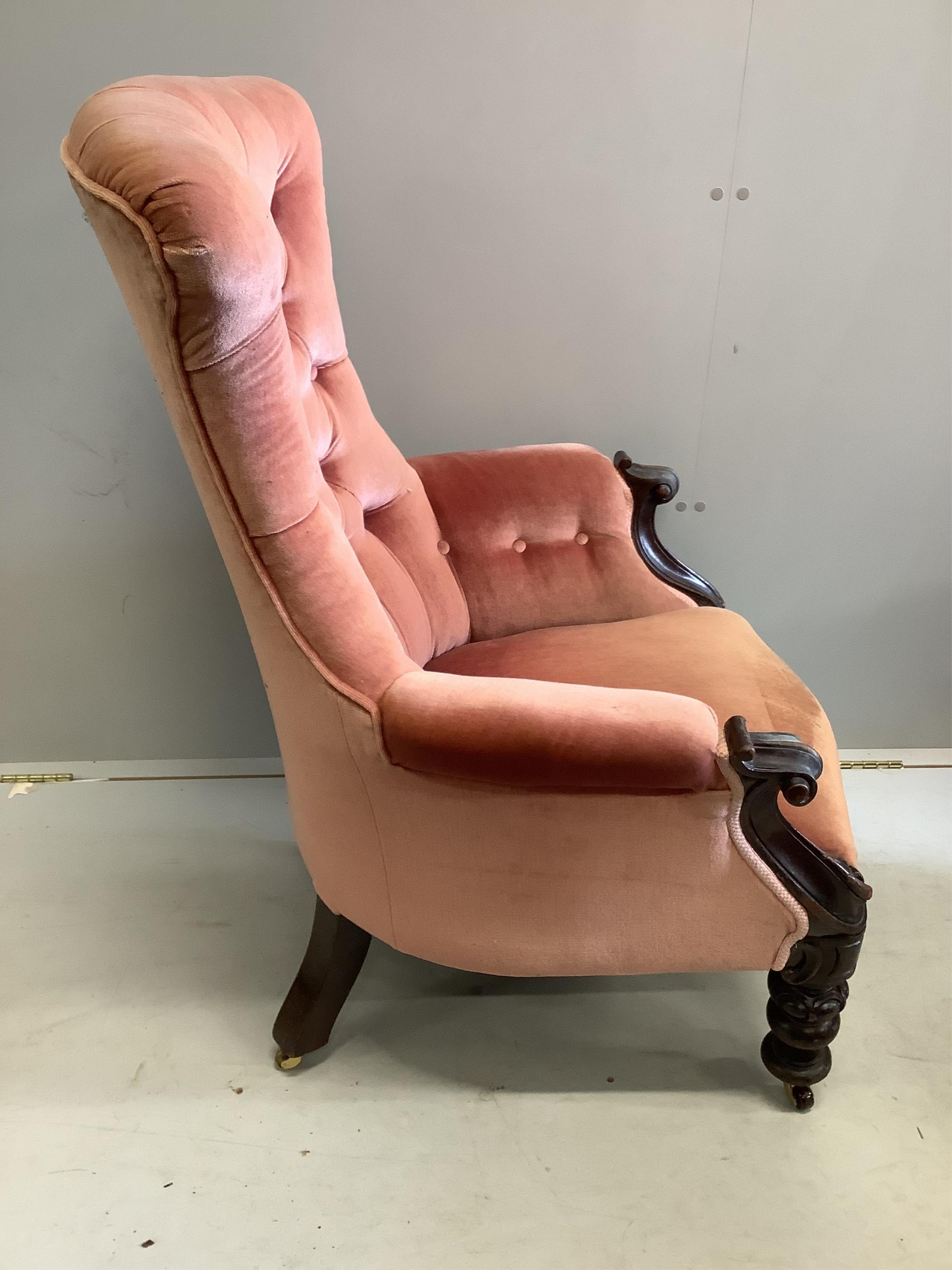 A Victorian mahogany upholstered spoonback chair, width 70cm, depth 72cm, height 104cm. Condition - fair